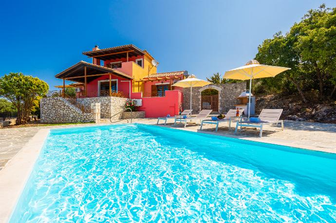 Beautiful villa with private pool and terrace with sea views . - Villa Yeraki . (Photo Gallery) }}