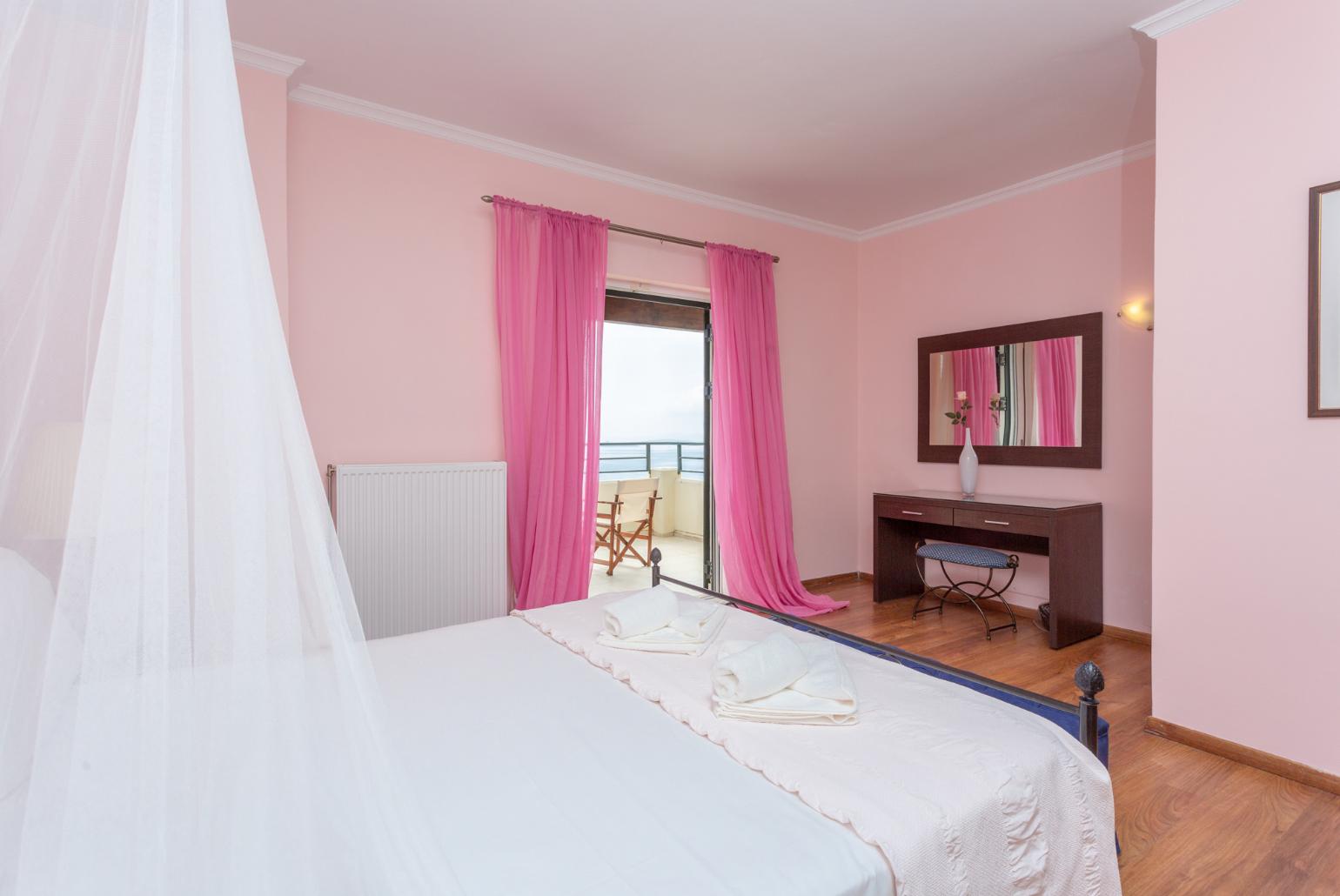 Double bedroom with en suite bathroom, A/C, and balcony access with panoramic sea views