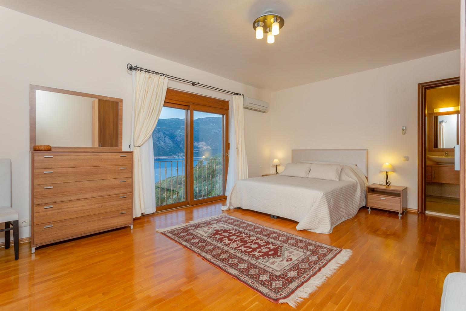 Double bedroom with en suite bathroom, A/C, and panoramic sea views