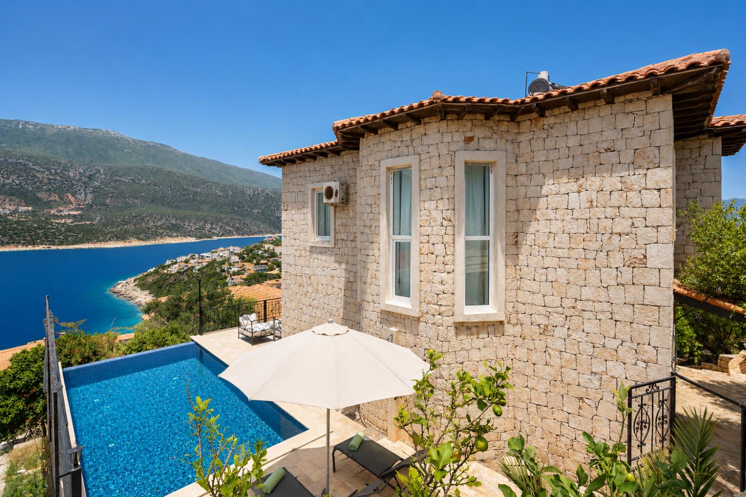 Beautiful villa with private pool and terrace with sea views