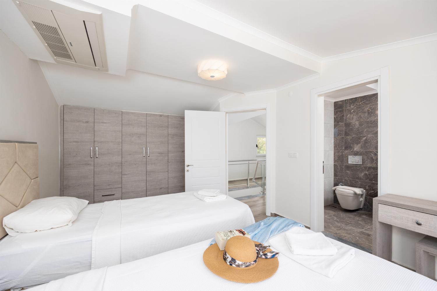 Twin bedroom with en suite bathroom and A/C