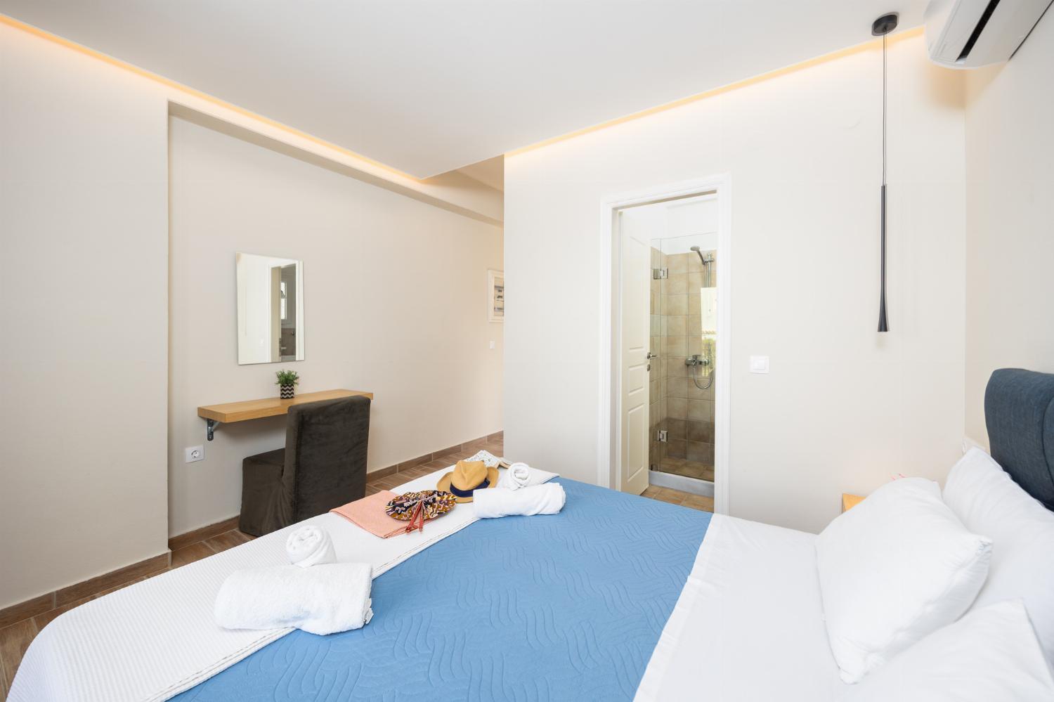Double bedroom with en suite bathroom and A/C