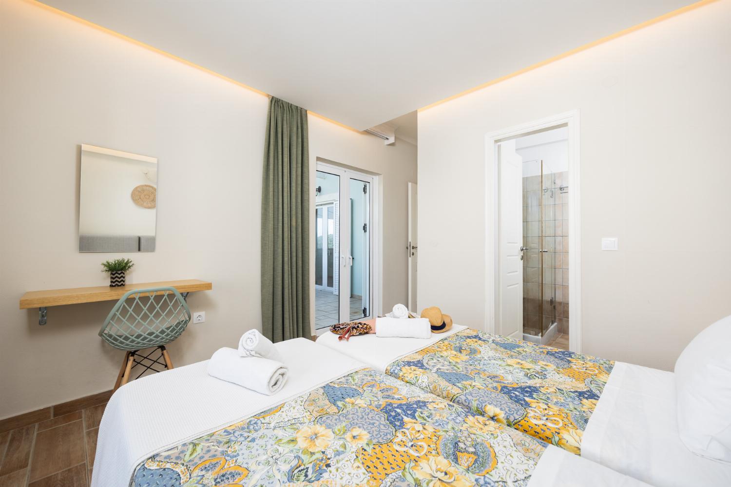 Twin bedroom with en suite bathroom, A/C, and sea views