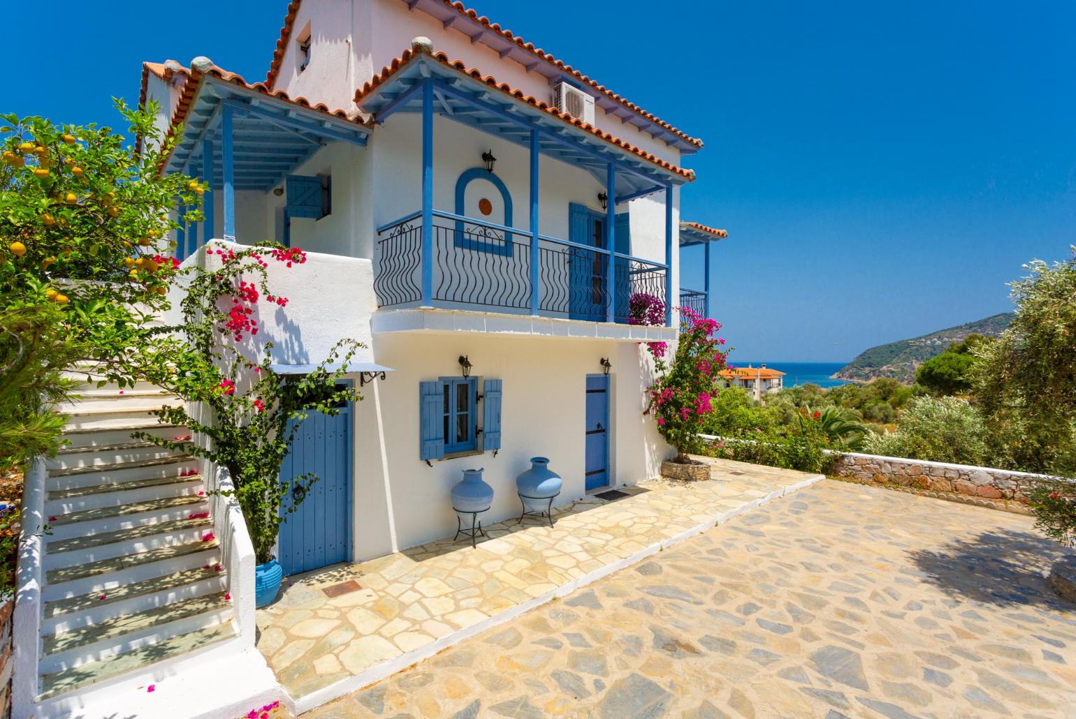 Beautiful villa with sea views