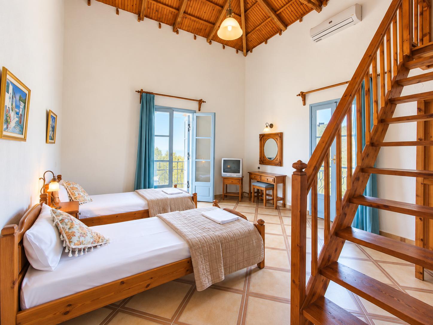 Twin bedroom with A/C, en suite bathroom and terrace access