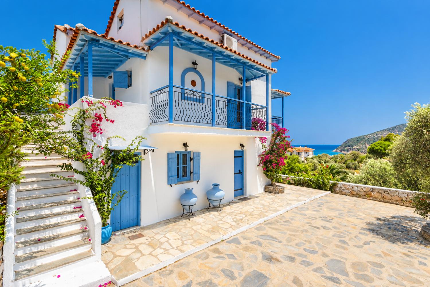 Beautiful villa with sea views