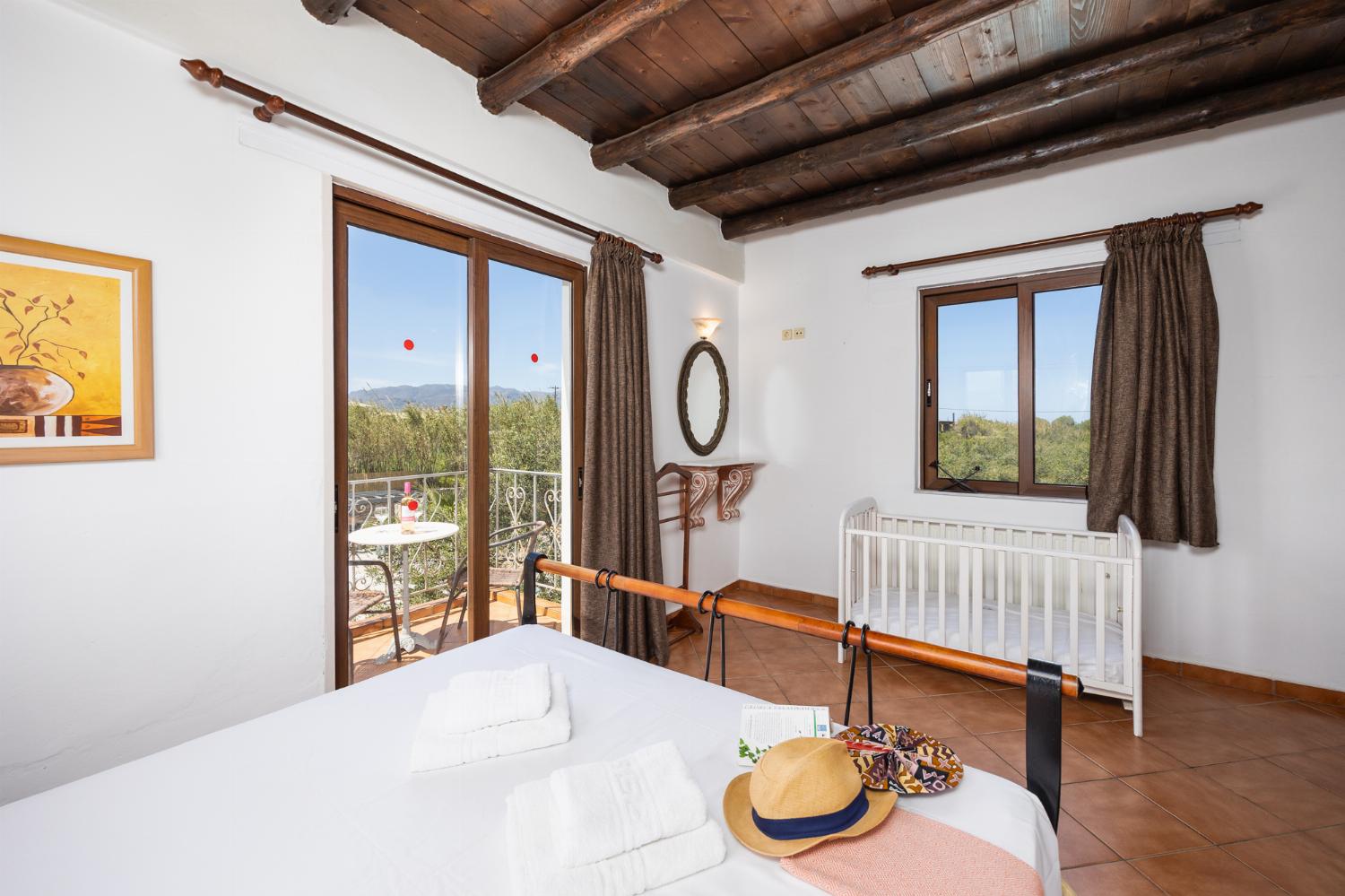 Double bedroom with en suite bathroom and A/C