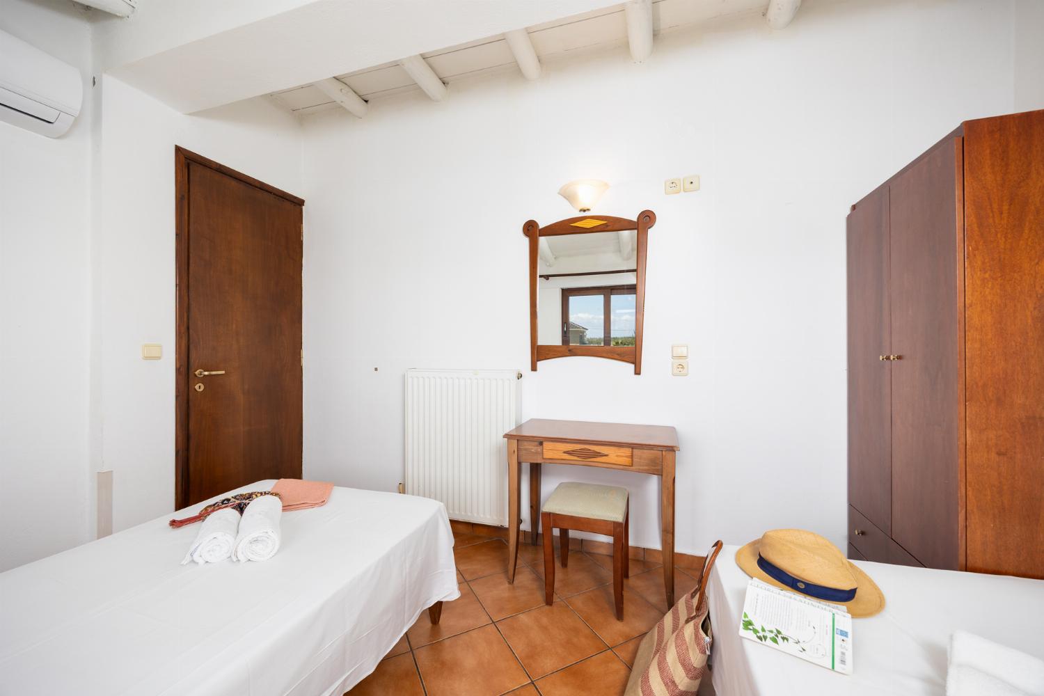 Twin bedroom with A/C