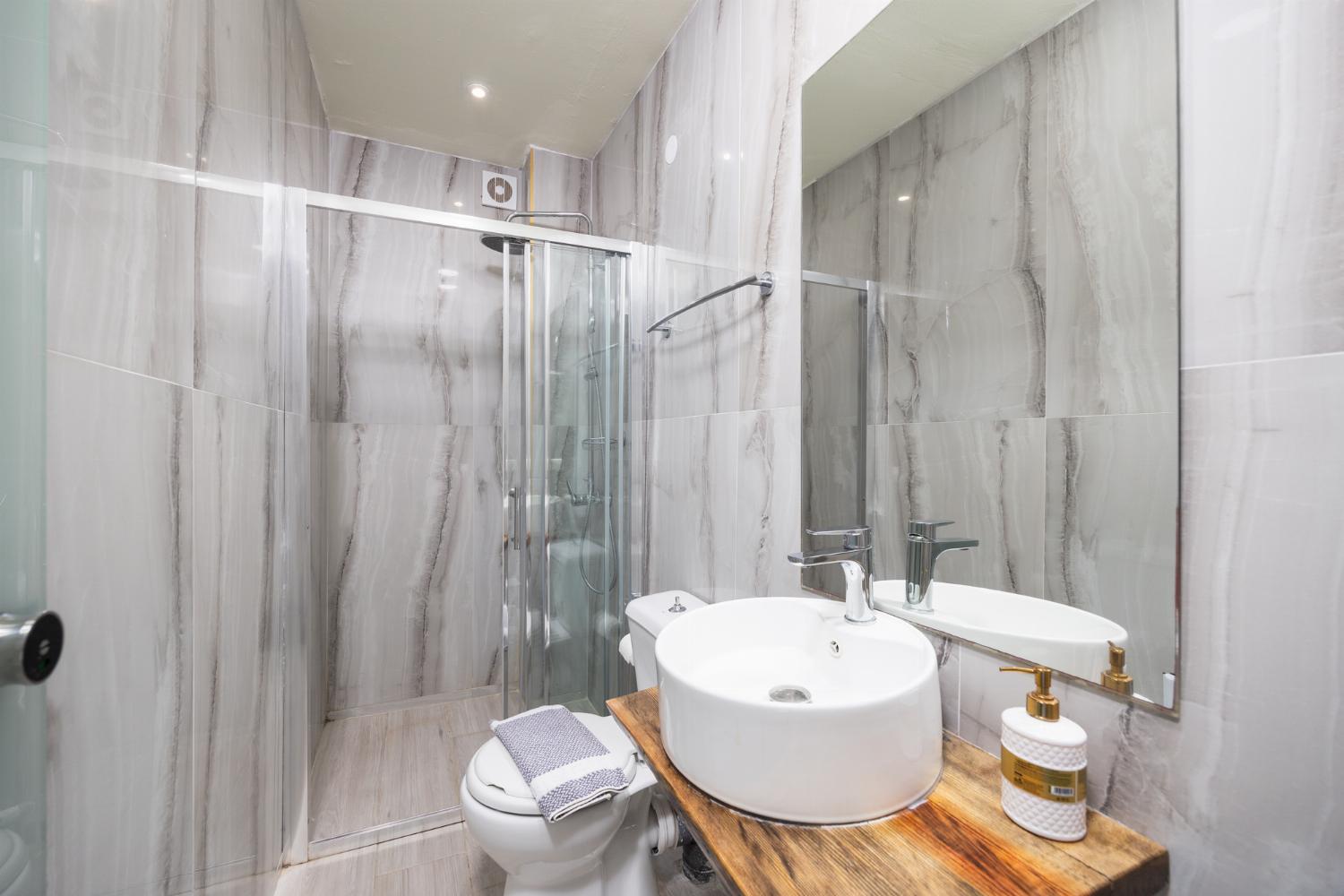 En suite bathroom with shower