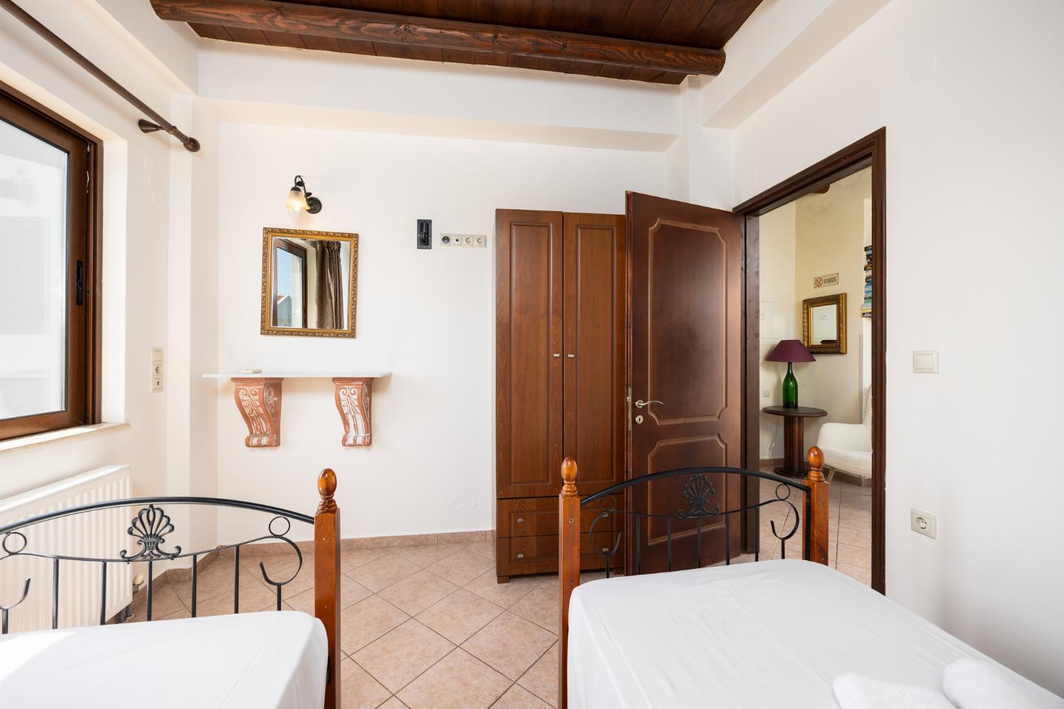 Twin bedroom with A/C