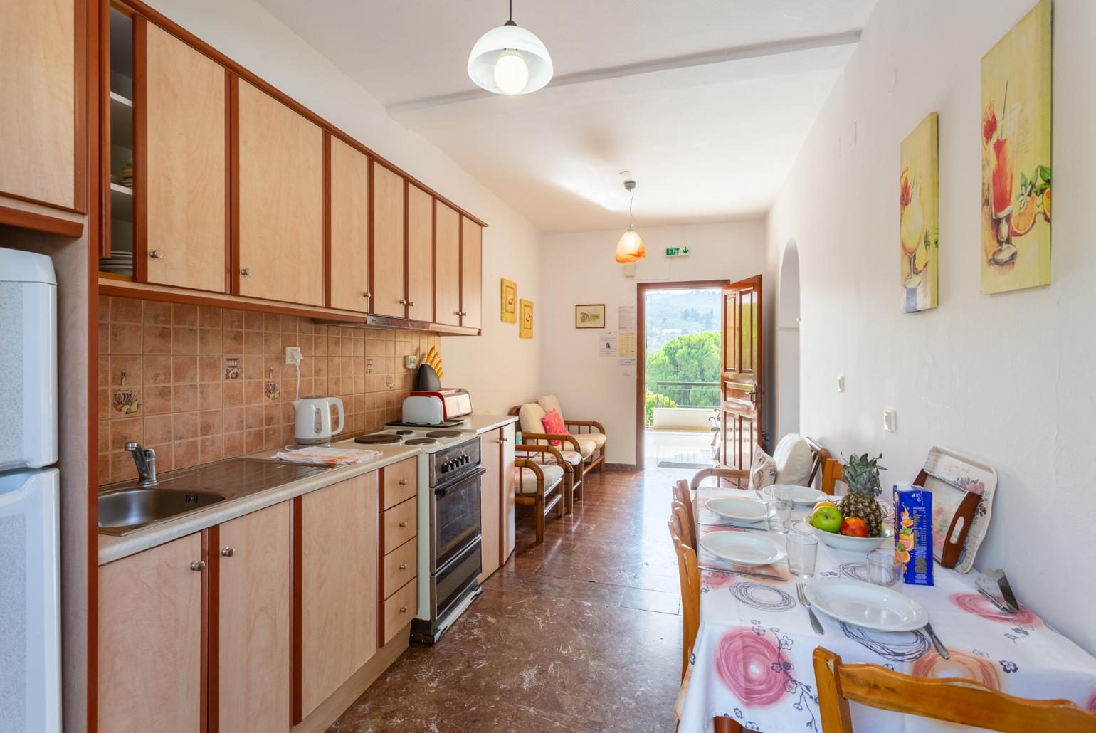 Equipped kitchen and dining area