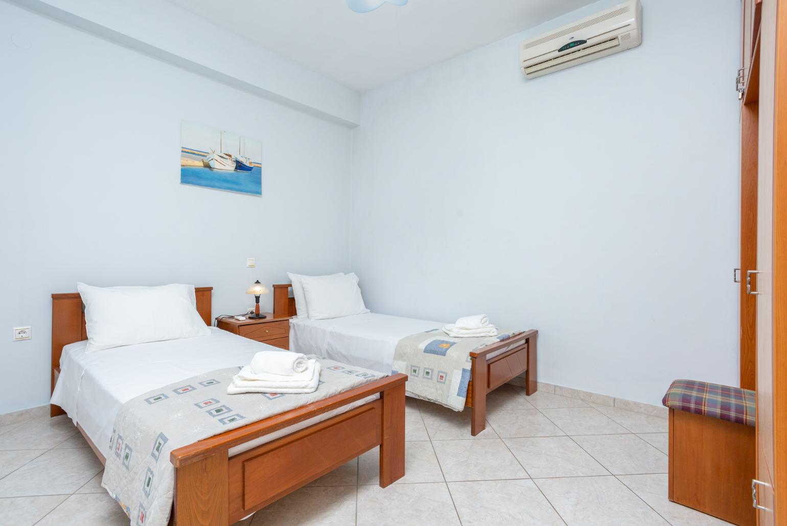 Twin bedroom with A/C and upper terrace access with sea views