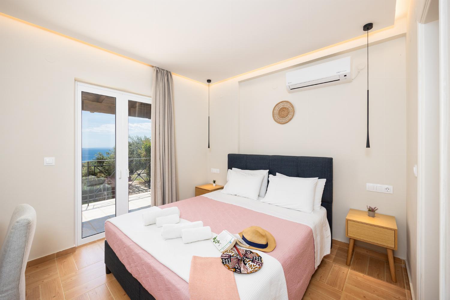 Double bedroom with en suite bathroom, A/C and sea views