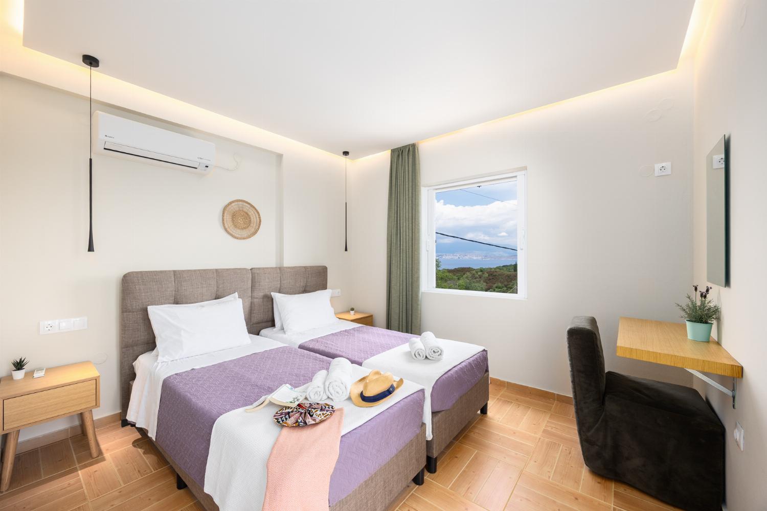Twin bedroom with en suite bathroom, A/C, and sea views