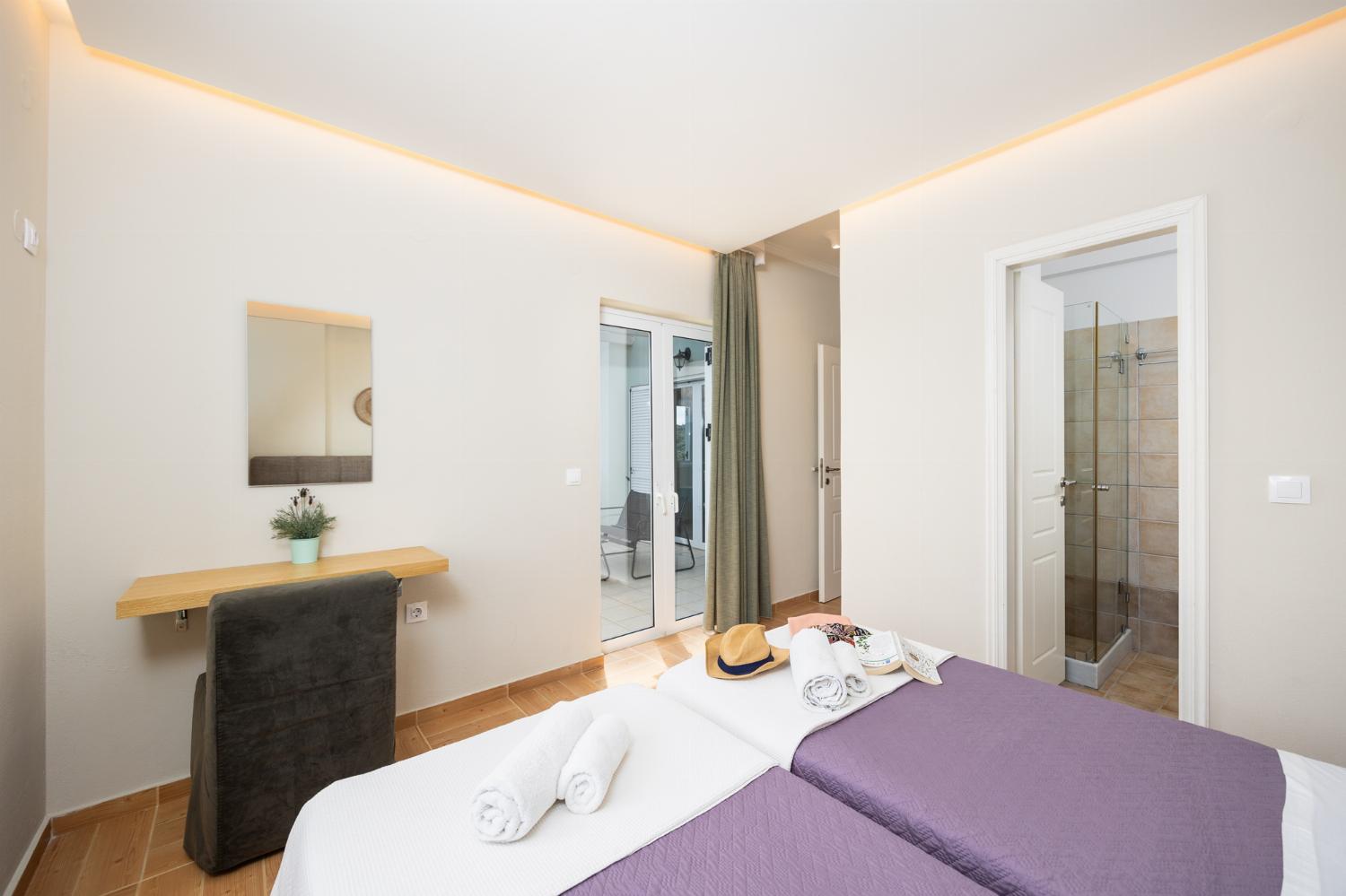 Twin bedroom with en suite bathroom, A/C, and sea views