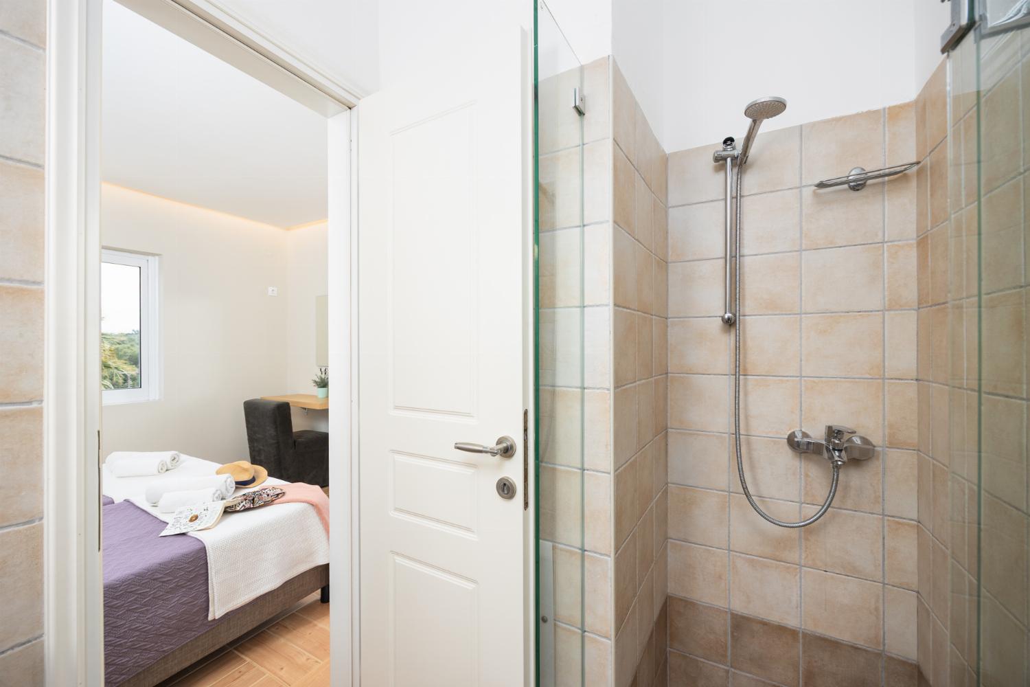 En suite bathroom with shower