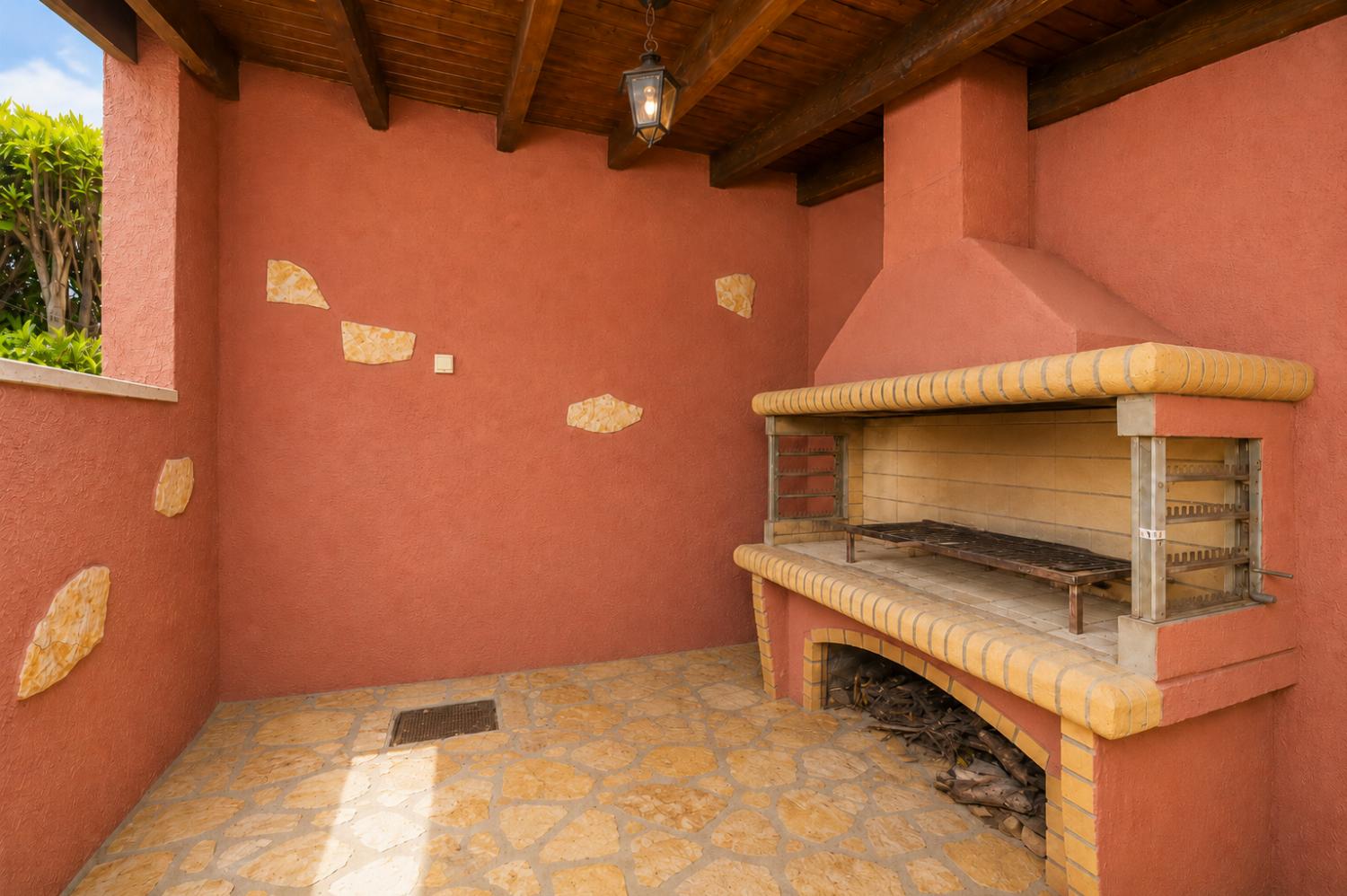 Sheltered terrace area with BBQ