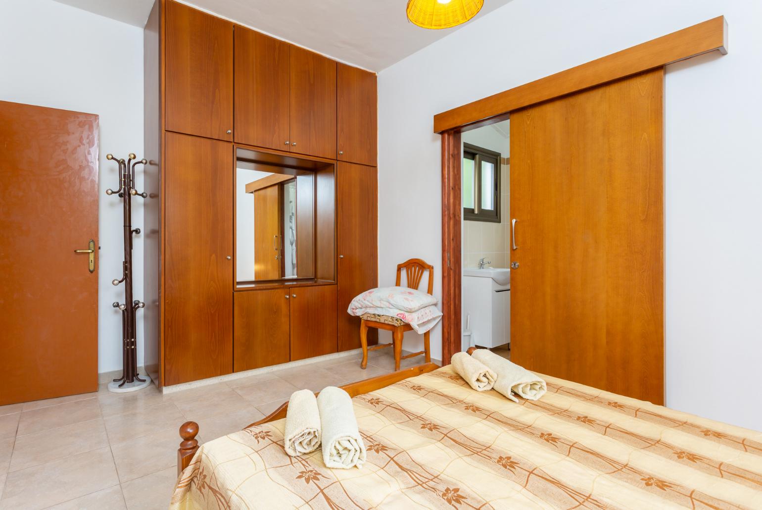 Double bedroom with en suite bathroom and A/C