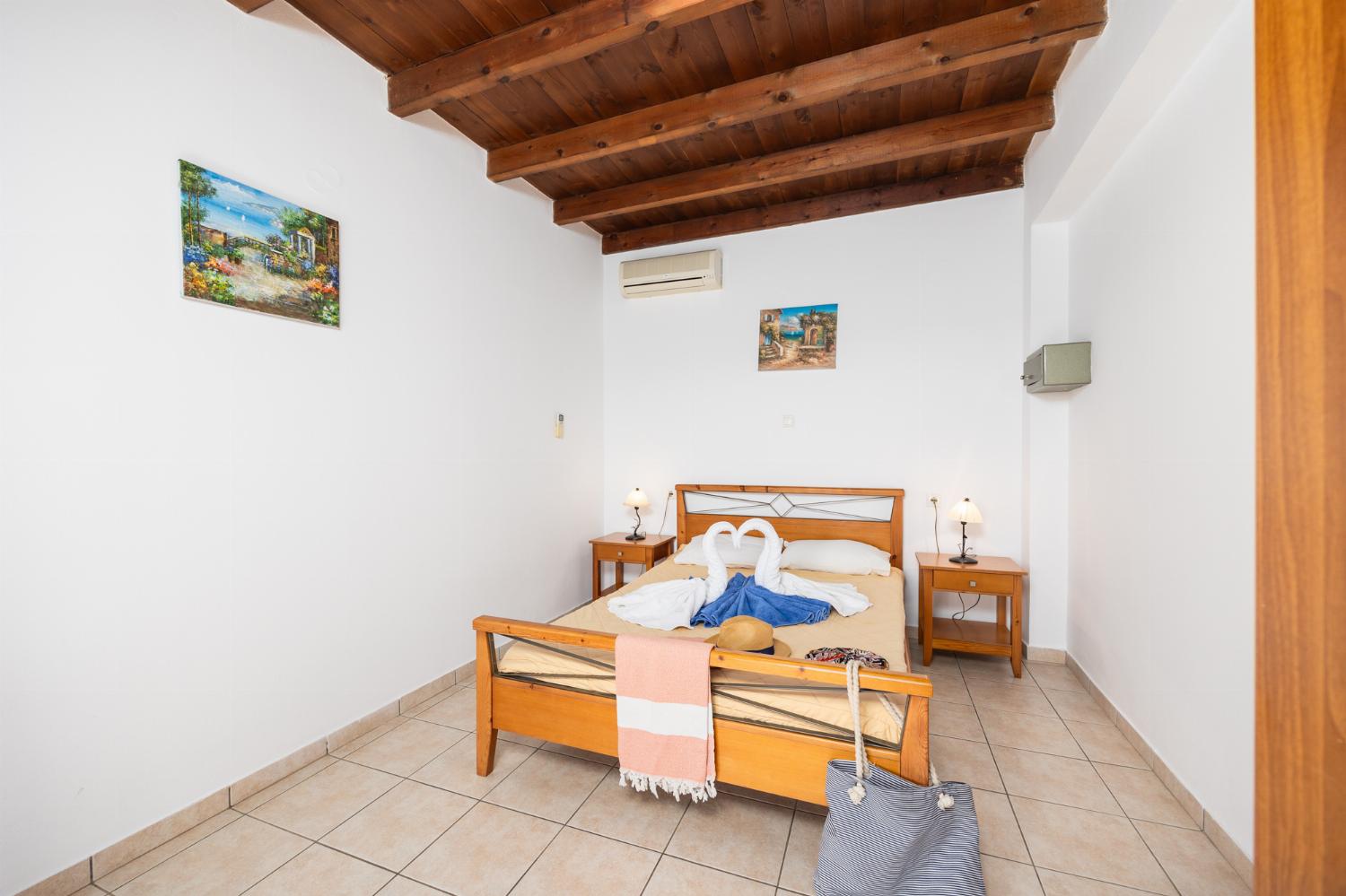 Upper unit: double bedroom with A/C