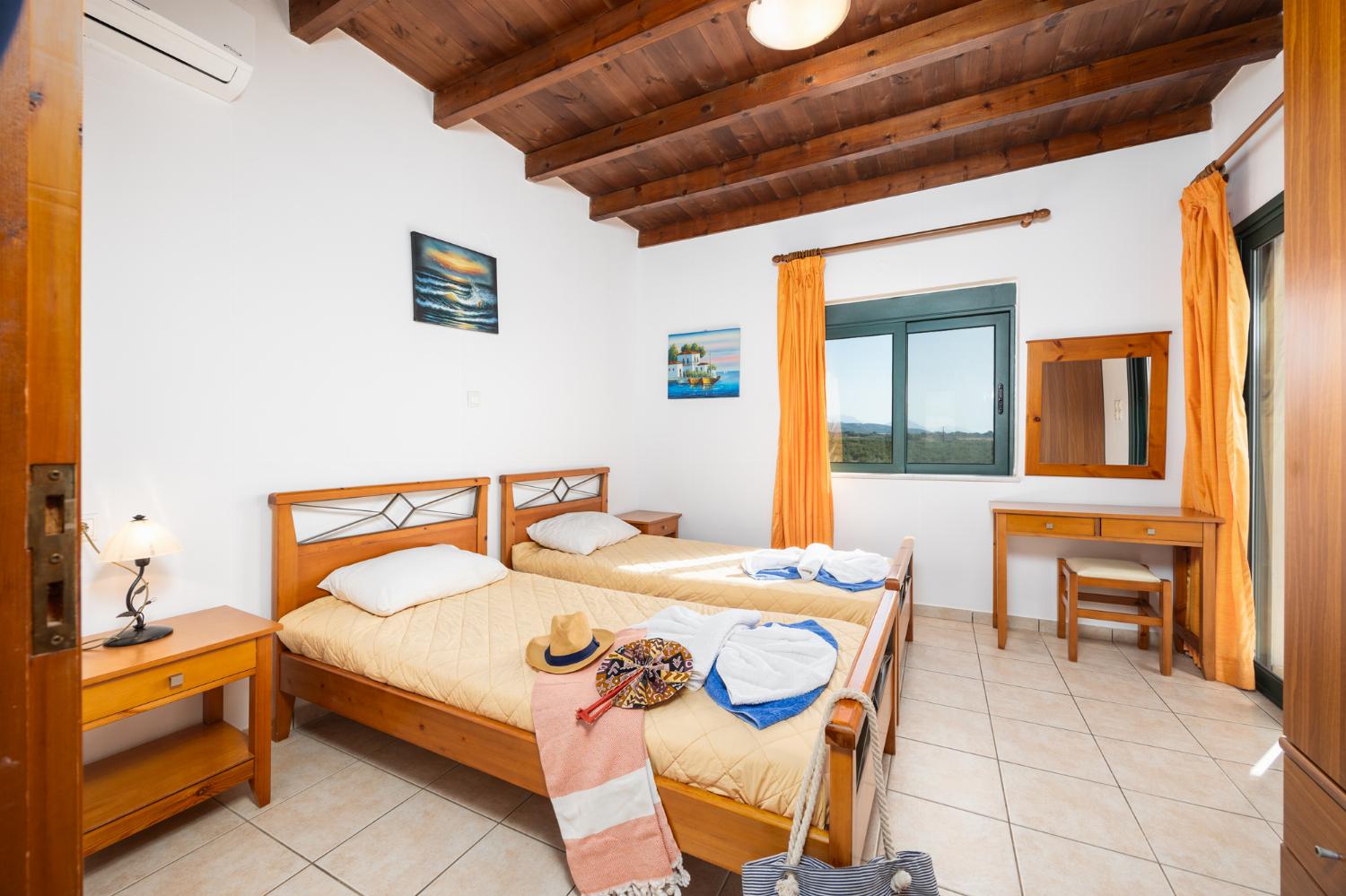 Upper unit: twin bedroom with A/C