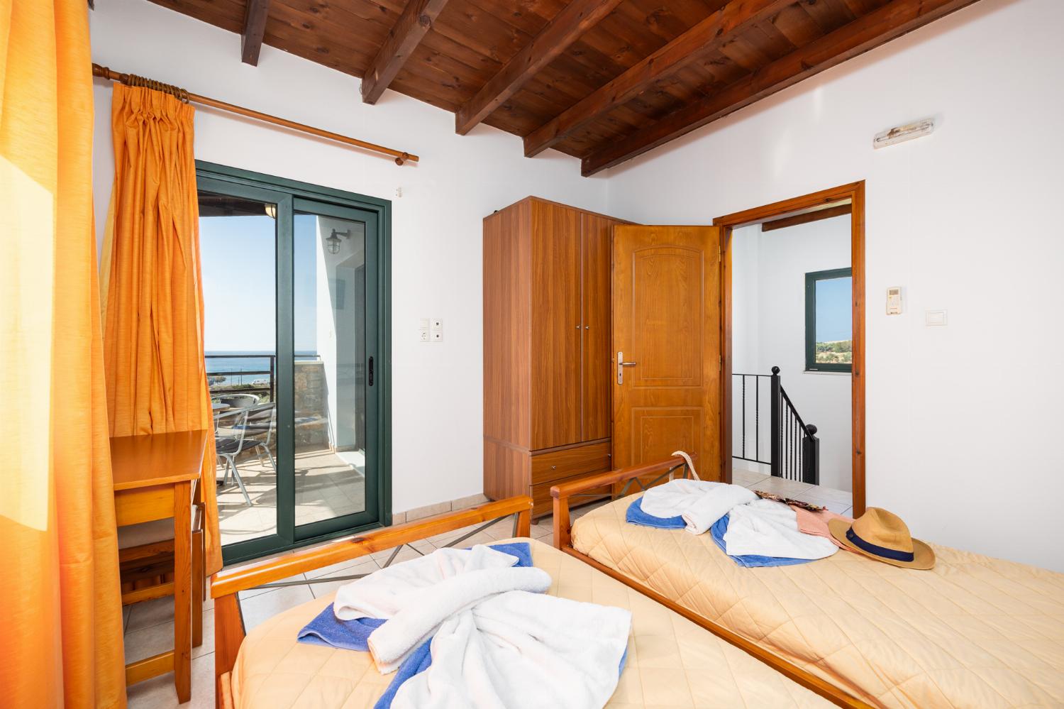 Upper unit: twin bedroom with A/C