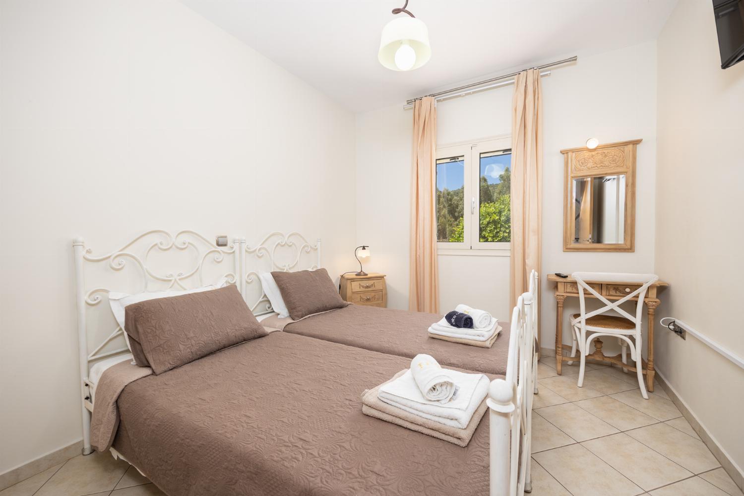 Twin bedroom with A/C