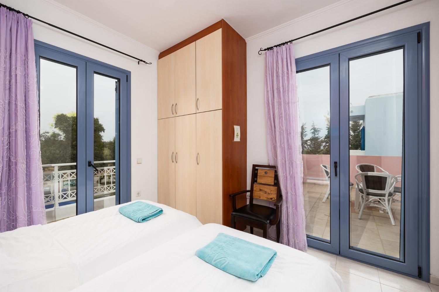 Twin bedroom with A/C