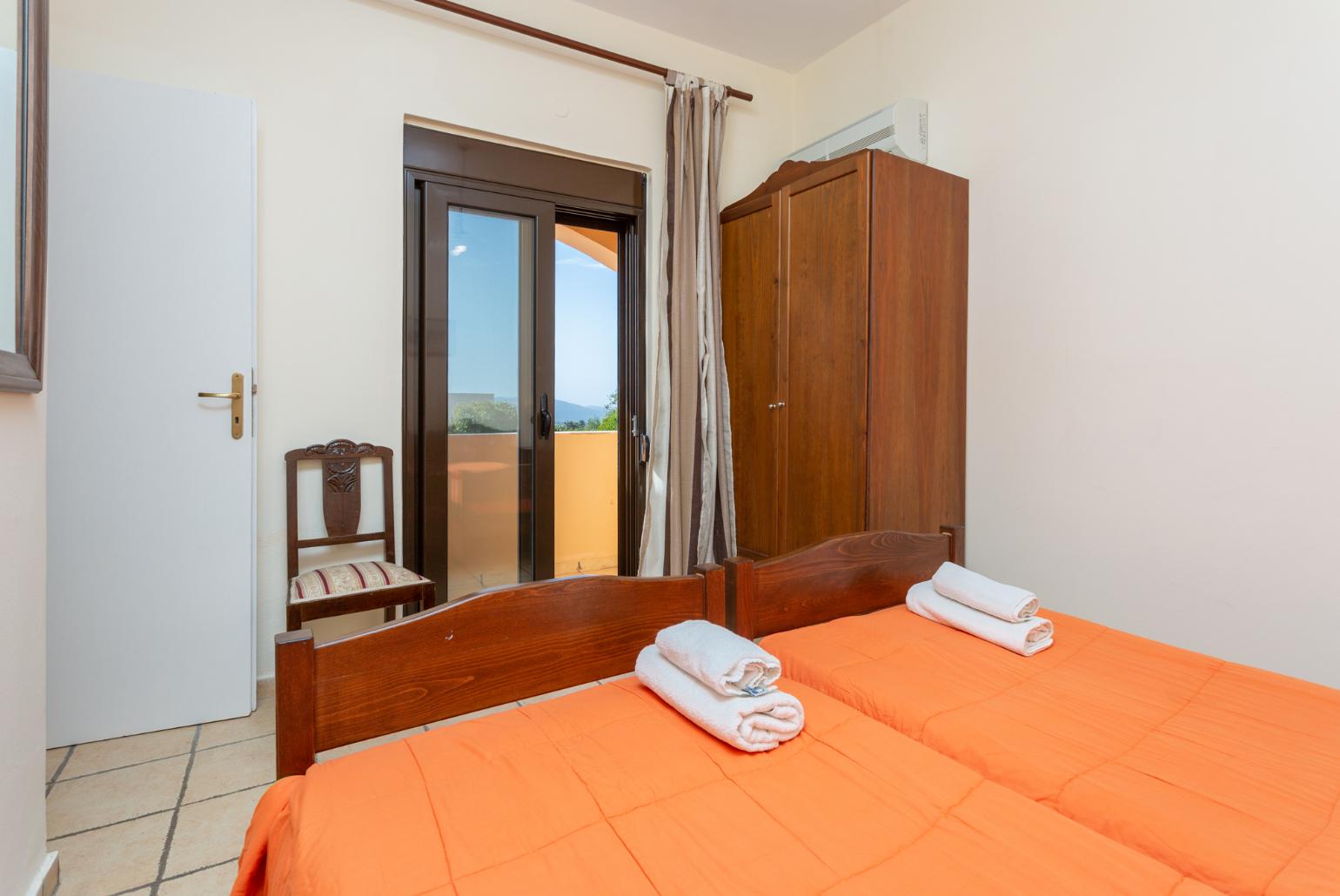 Twin bedroom with A/C and balcony access