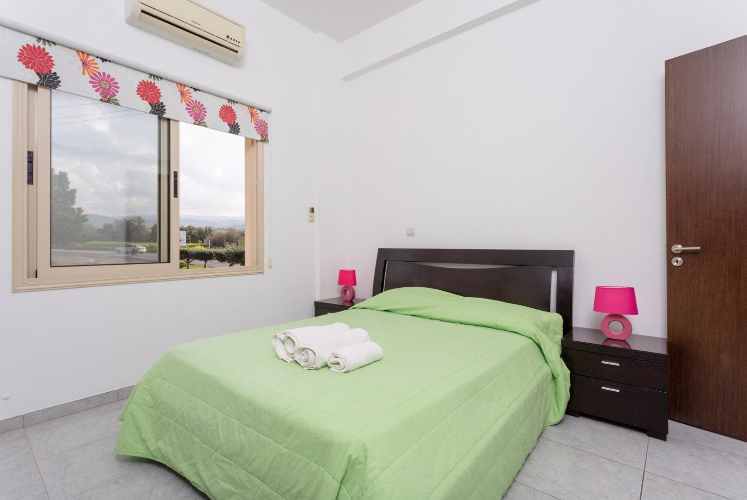 Double bedroom with en suite bathroom, A/C, and terrace access