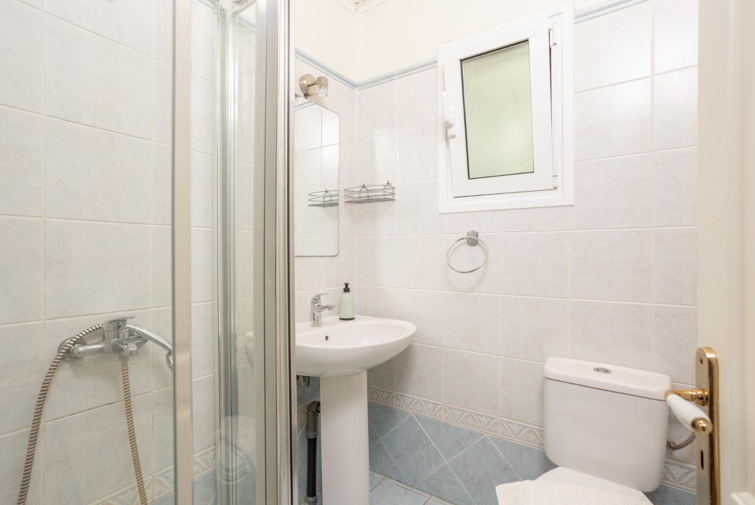 En suite bathroom with shower