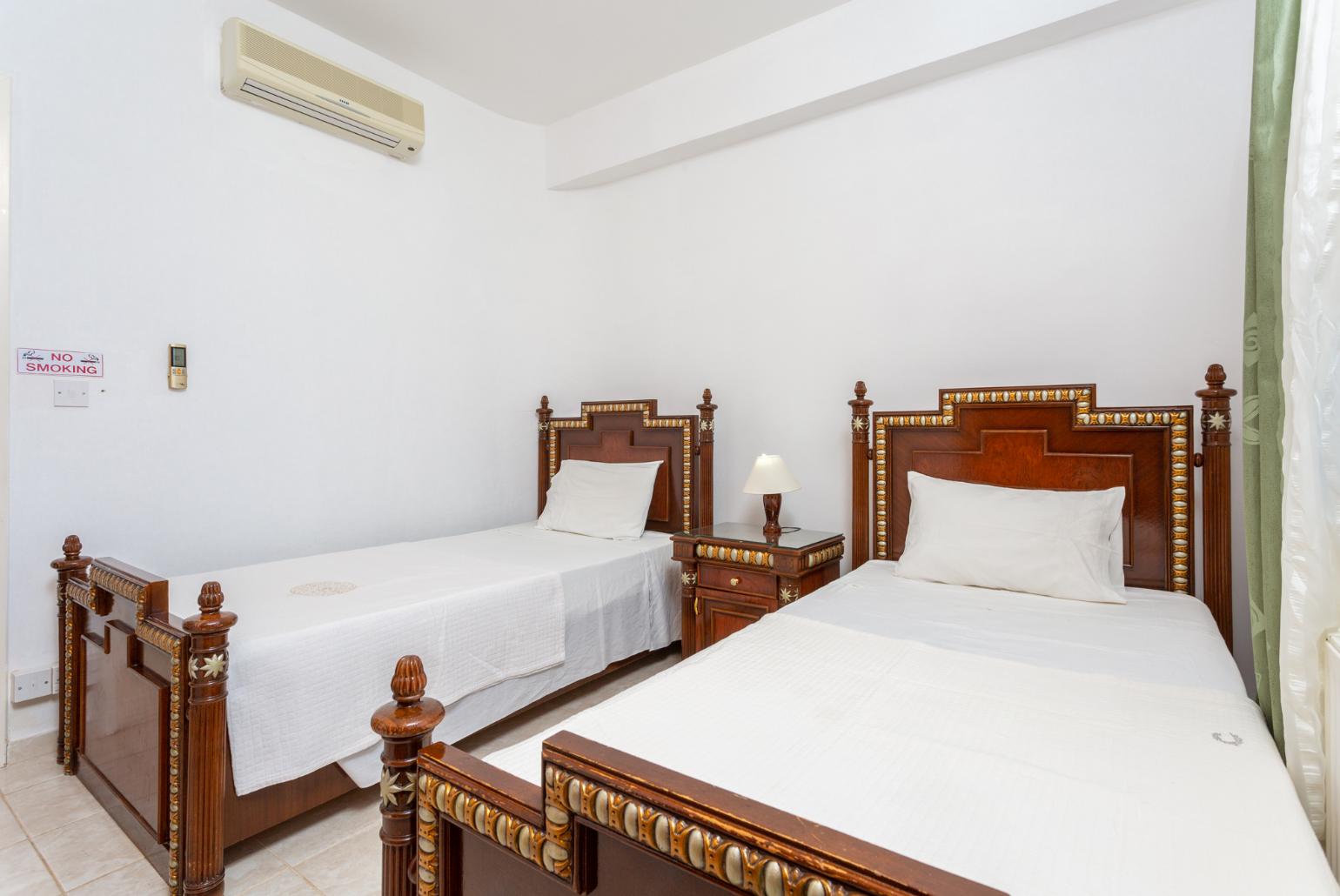 Twin bedroom with A/C