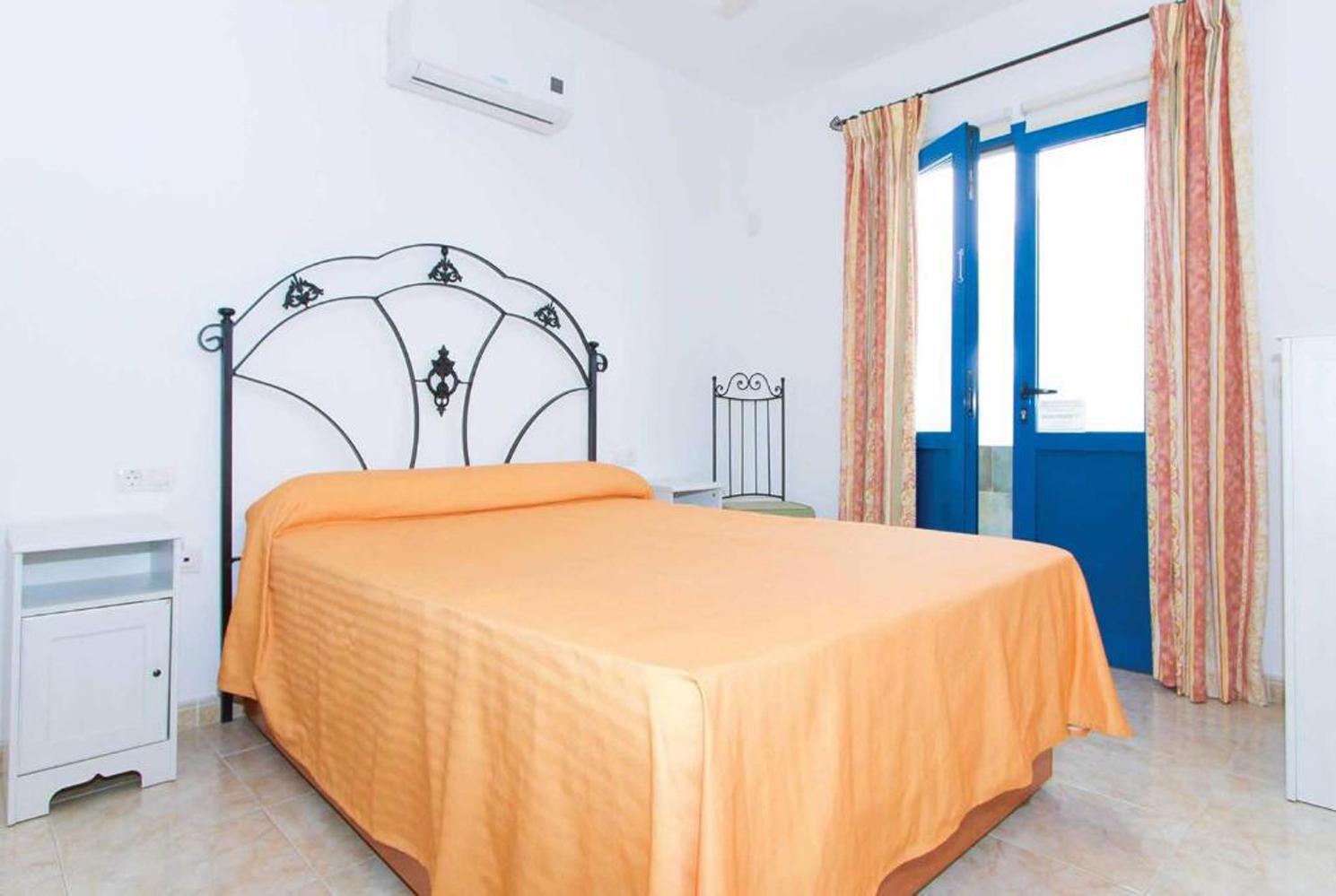 Double beds bedroom with A/C and terrace access