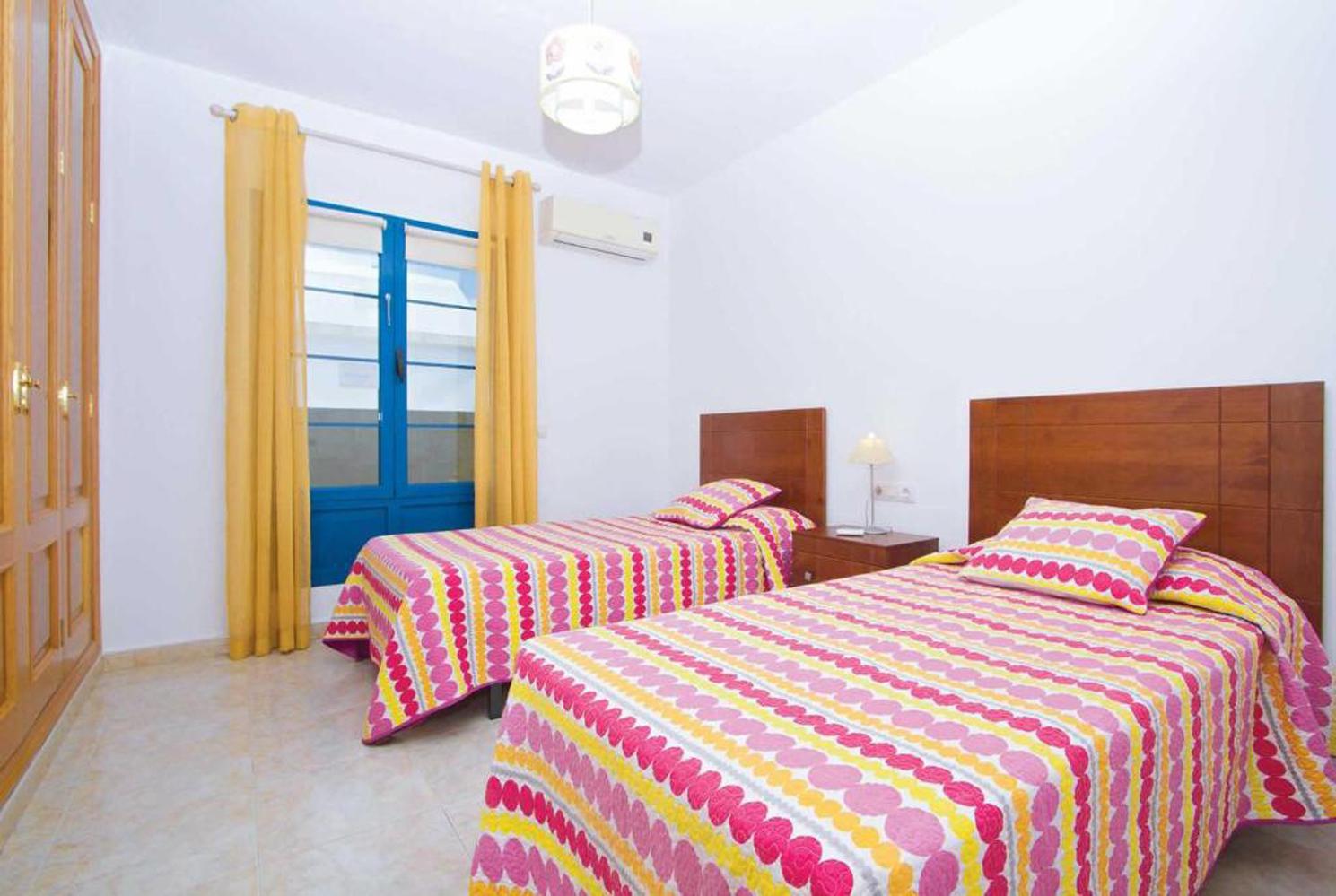 Twin beds bedroom with A/C and terrace access