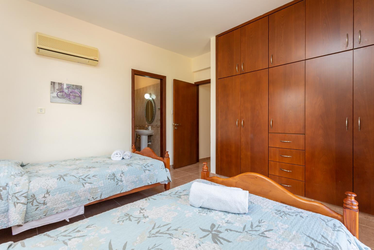 Twin bedroom with en suite bathroom and A/C