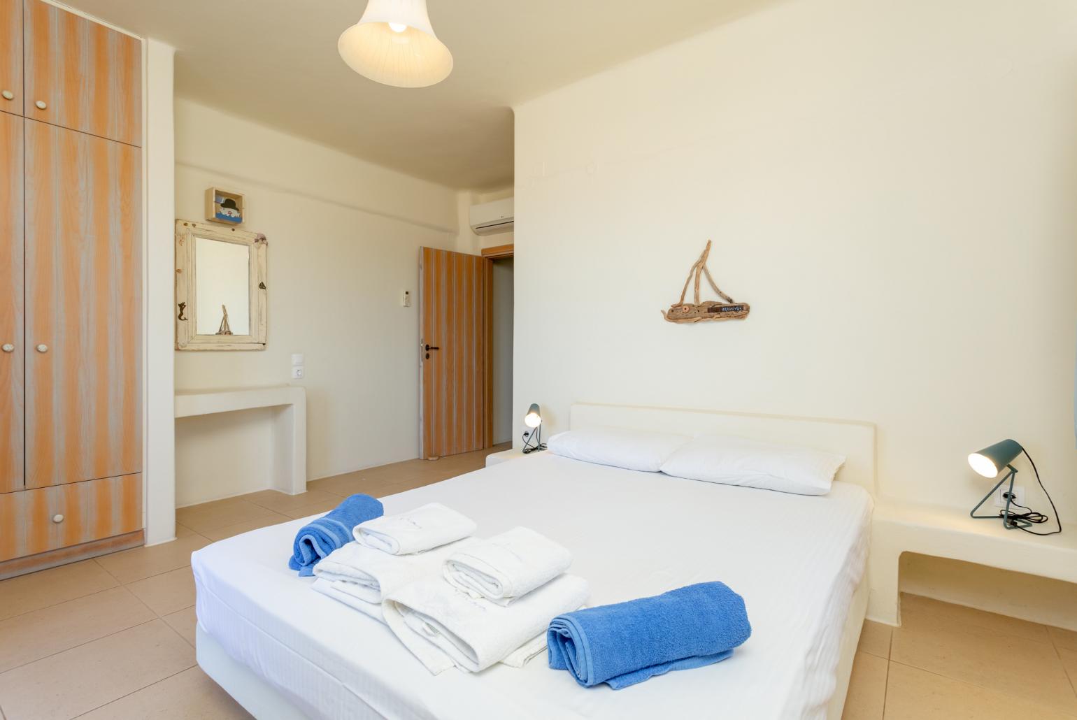 Double bedroom with en suite bathroom, A/C, and balcony with sea views