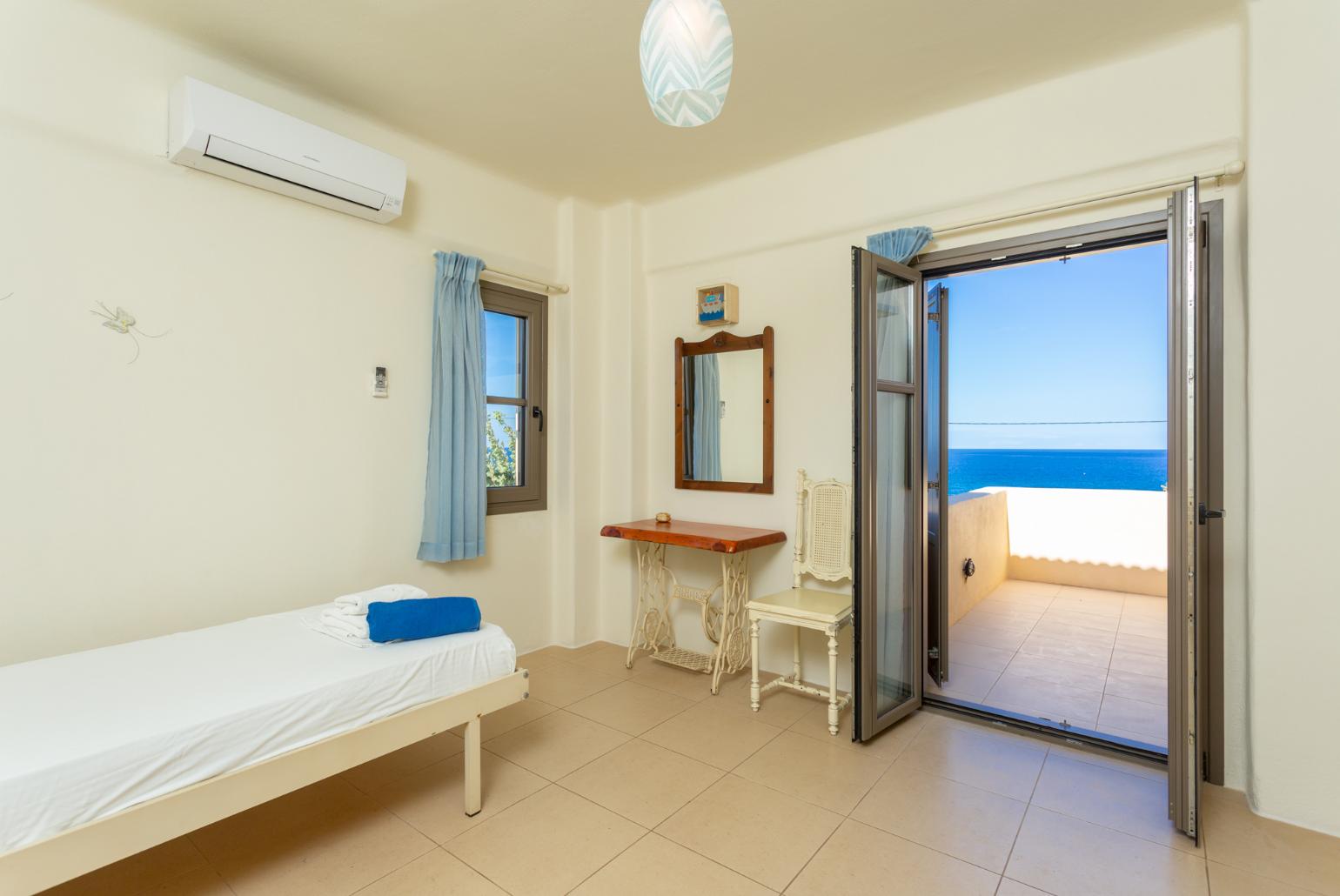 Twin bedroom with en suite bathroom, A/C, and balcony with sea views