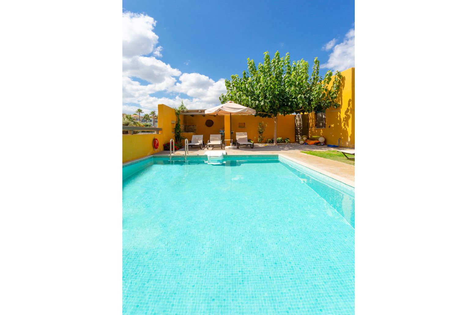 Private pool and terrace