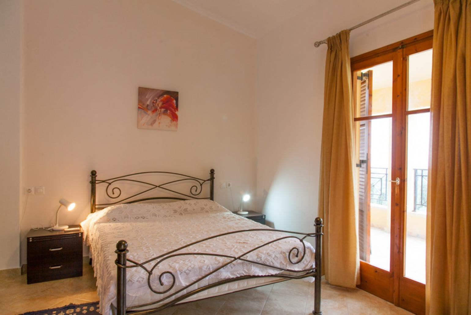 Double bedroom with A/C, balcony access and en suite bathroom 