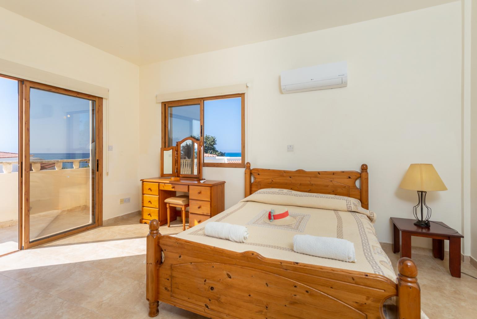 Double bedroom with en suite bathroom, A/C, and upper terrace access