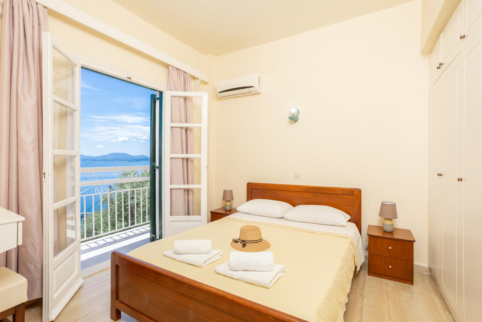 Double bedroom with en suite bathroom, A/C, and sea views