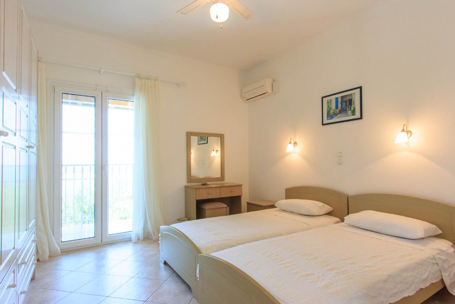 Twin bedroom with A/C and balcony e access