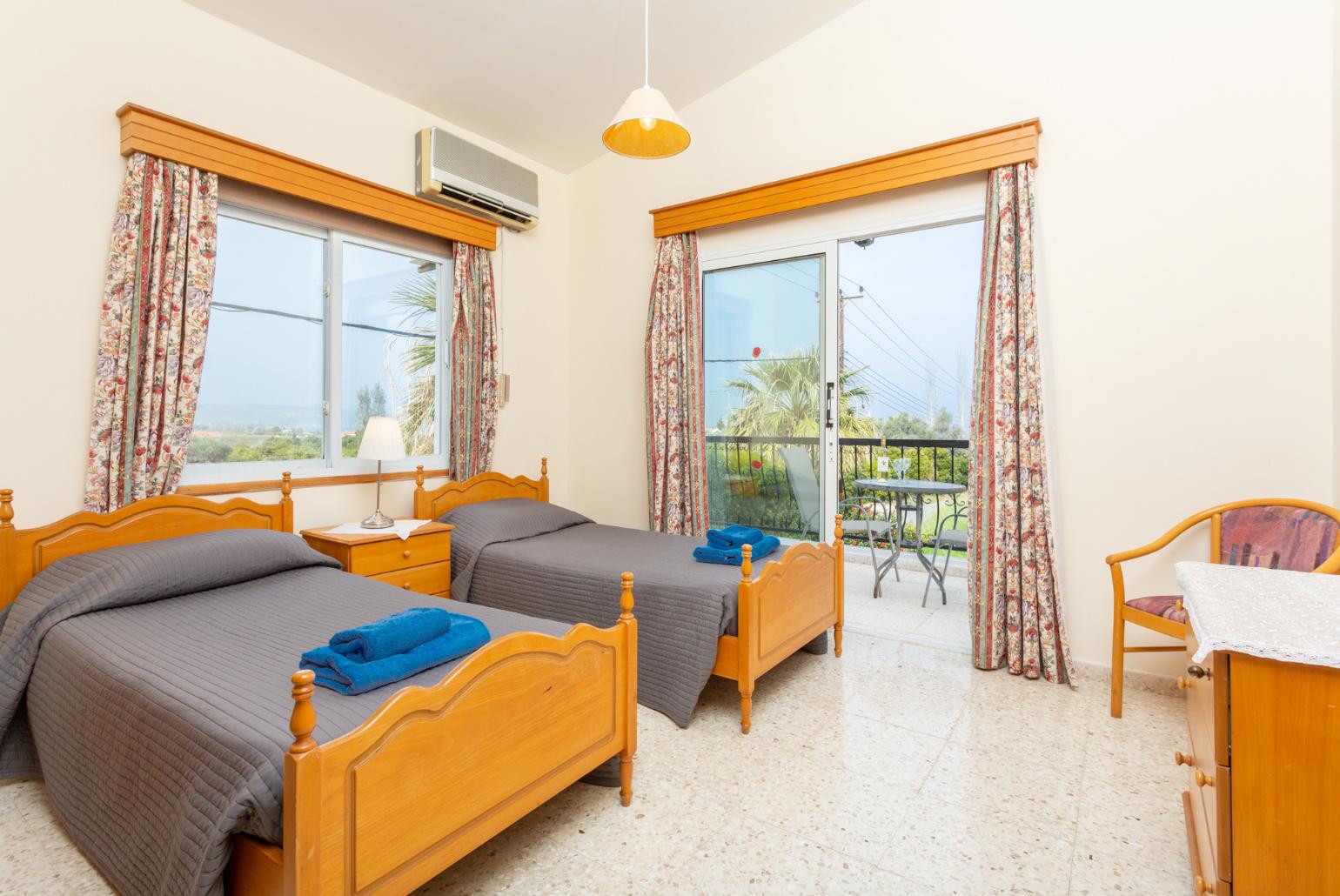 Twin bedroom with en suite bathroom, A/C, sea views, and balcony access