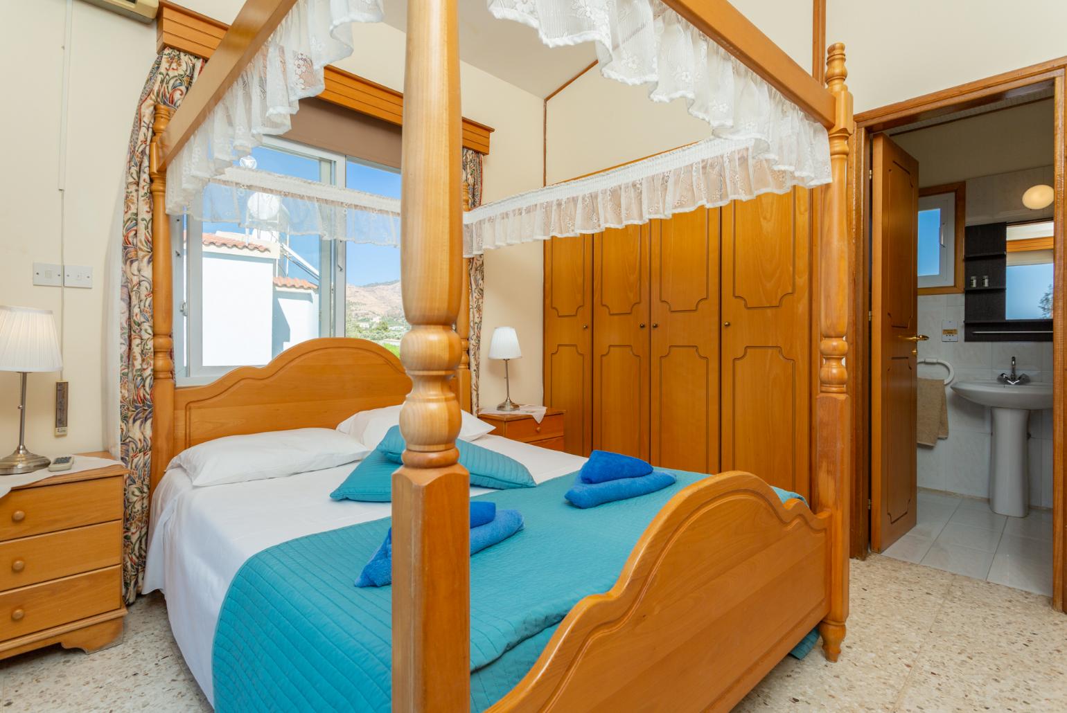 Double bedroom with en suite bathroom, A/C, and balcony access with sea views