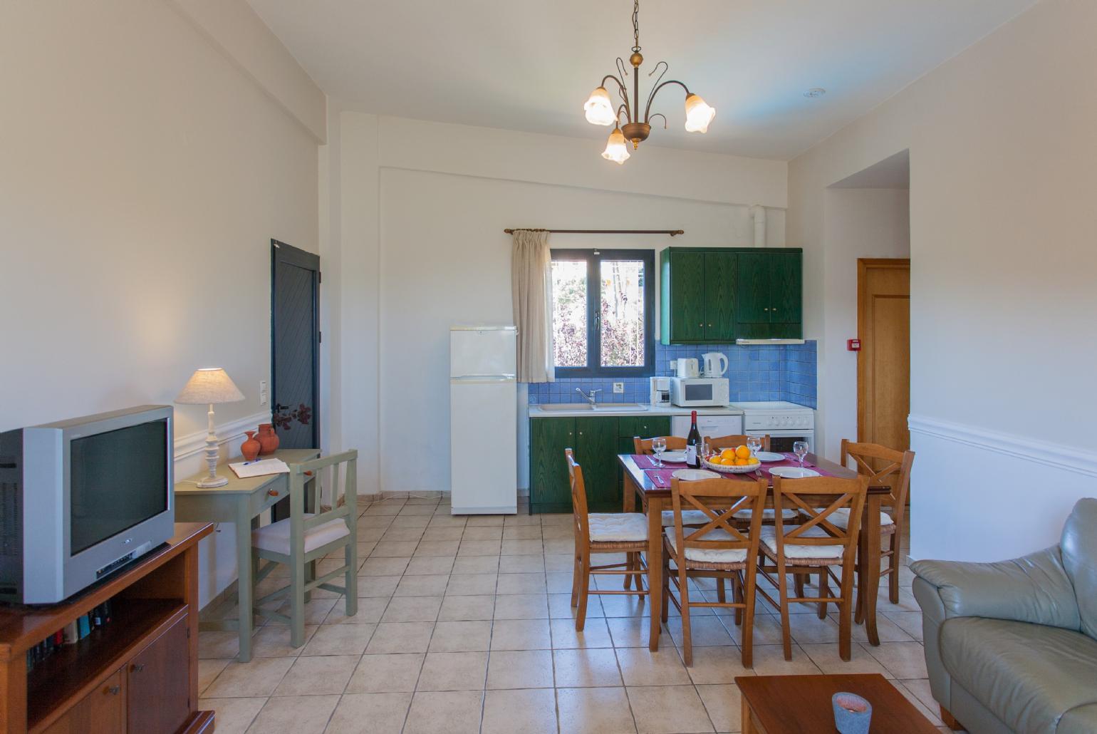 Equipped kitchen and dining area