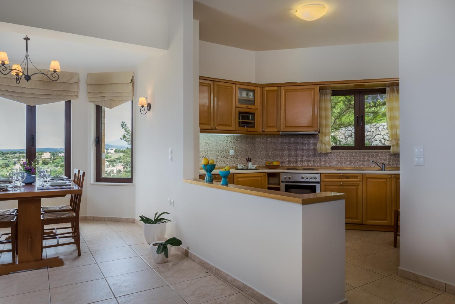 Equipped kitchen and dining area