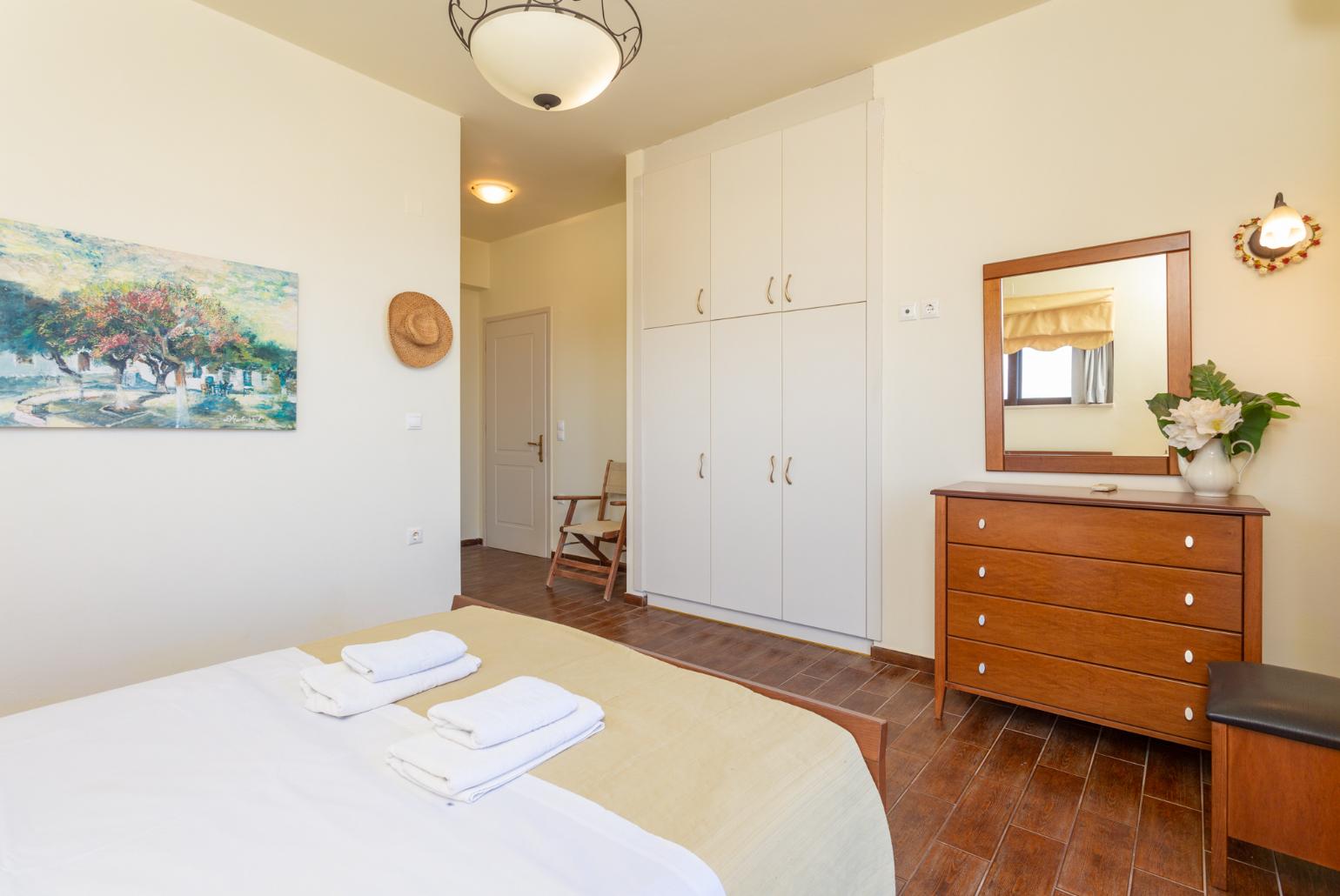 Double bedroom with en suite bathroom, A/C, and balcony access