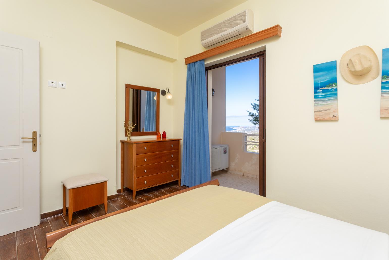 Double bedroom with en suite bathroom, A/C, and balcony access