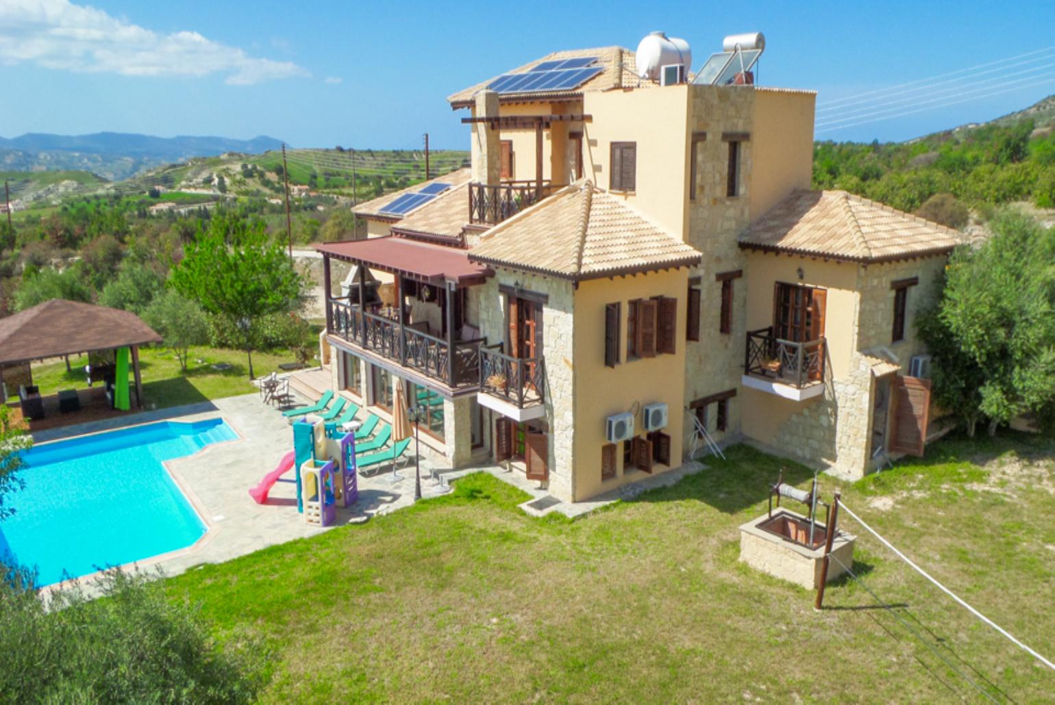 Beautiful Villa with Private Pool, Terrace and Garden