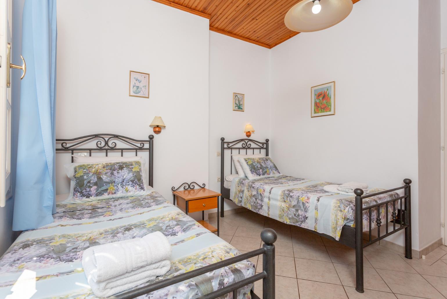 Twin bedroom with A/C, and terrace access with sea views
