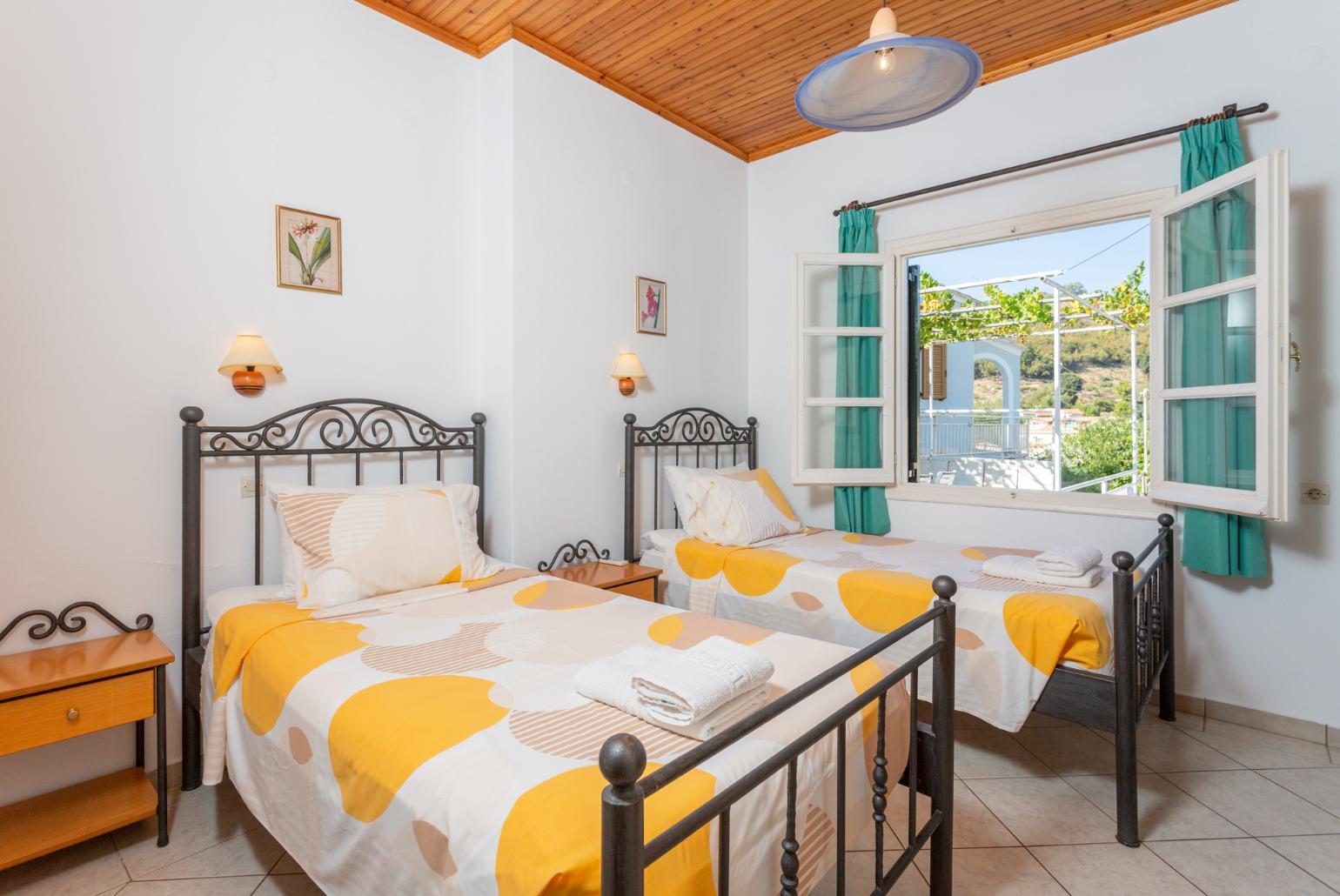 Twin bedroom with A/C, and terrace access with sea views